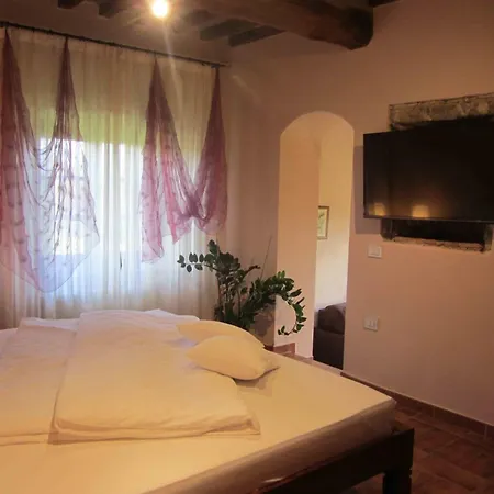 Con Giardino By Interhome Sassetta